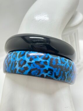 Black And Blue Cheetah Bangle Bracelets, Lucite, Vintage